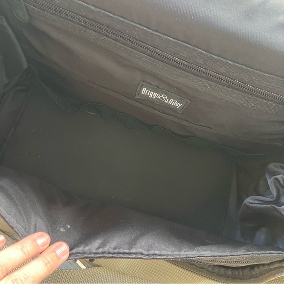 Briggs & Riley Baseline 1126 Essential Carry On Olive Green Duffle Bag - Picture 15 of 16